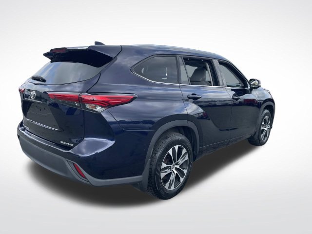 Used 2020 Toyota Highlander XLE AWD/4WD image 9