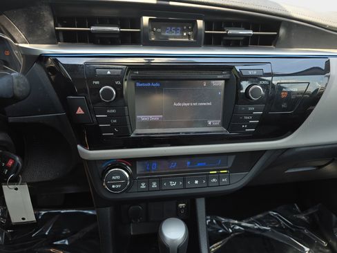Used 2016 Toyota Corolla LE FWD image 18
