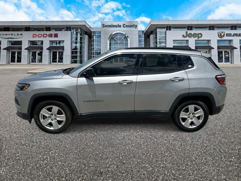 Certified 2022 Jeep Compass Latitude FWD image 5