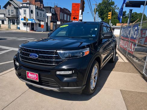 Used 2020 Ford Explorer XLT w/ Equipment Group 202A AWD/4WD image 2
