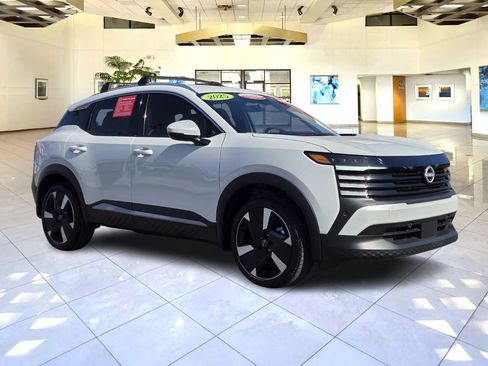 Certified 2025 Nissan Kicks SR FWD image 3