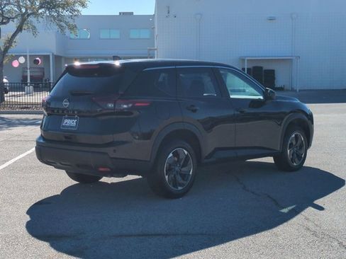 Used 2025 Nissan Rogue SV image 5