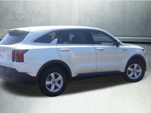 Used 2022 Kia Sorento LX AWD/4WD image 12
