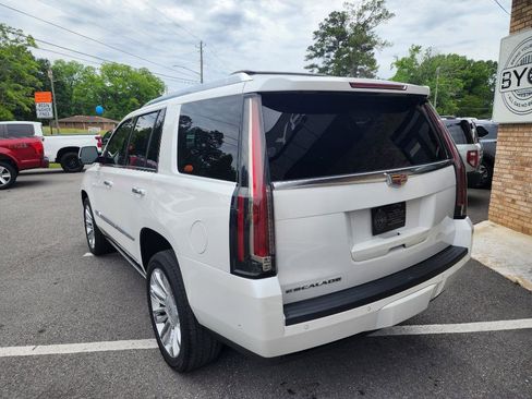 Used 2019 Cadillac Escalade Platinum AWD/4WD image 3