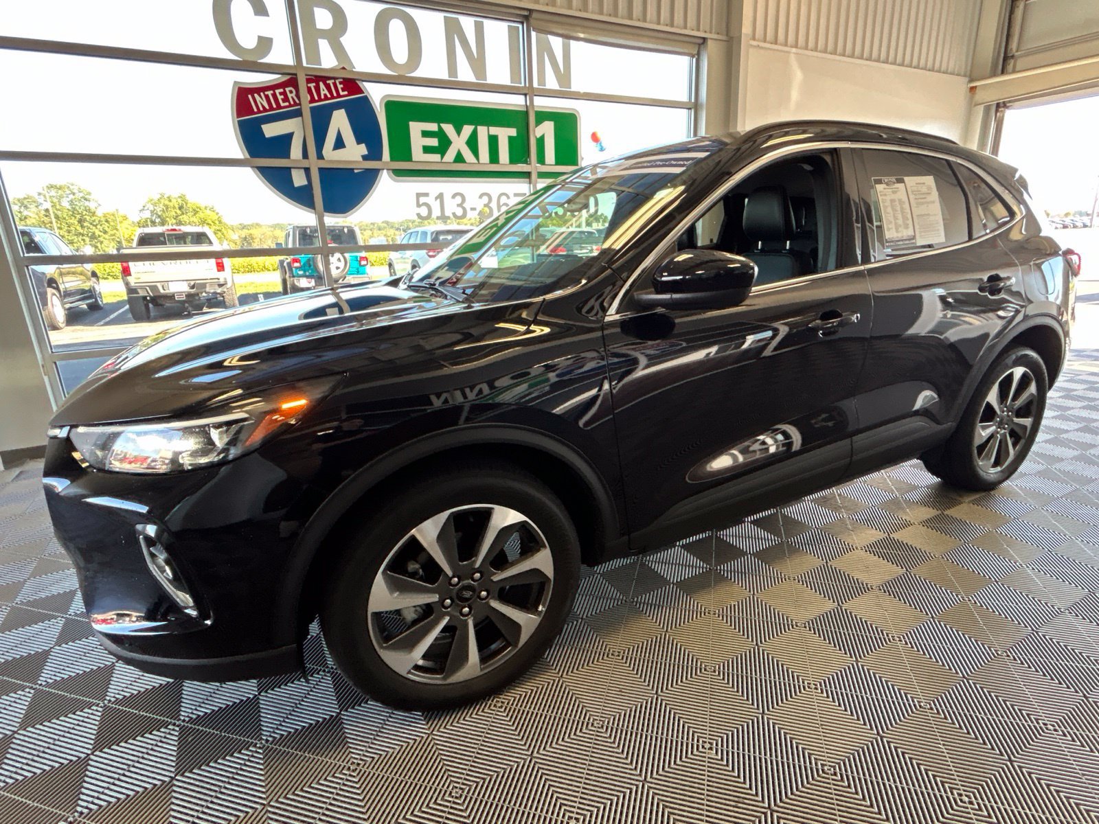 Used 2023 Ford Escape Platinum AWD/4WD image 3