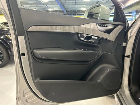 Certified 2023 Volvo XC90 B6 Ultimate w/ Protection Package Premier image 7