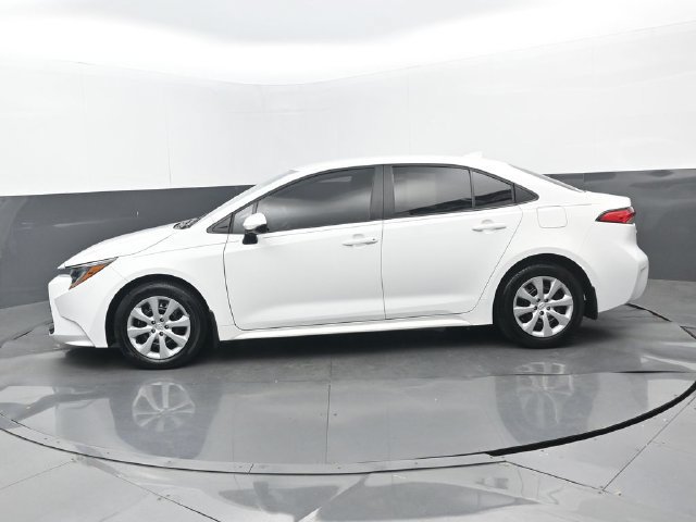Used 2025 Toyota Corolla LE FWD image 2