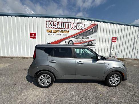 Used 2023 Kia Soul LX FWD image 9
