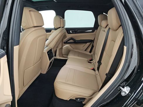 Used 2023 Porsche Cayenne AWD/4WD image 14