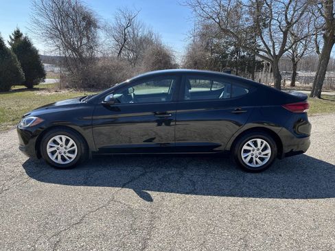 Used 2017 Hyundai Elantra SE w/ Cargo Package image 2