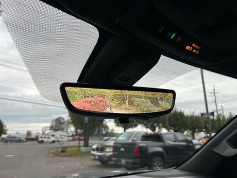 Used 2021 Chevrolet Tahoe Premier w/ Premium Package image 34