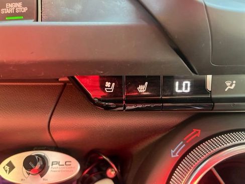 Used 2022 Chevrolet Camaro LT w/ Technology Package RWD image 13