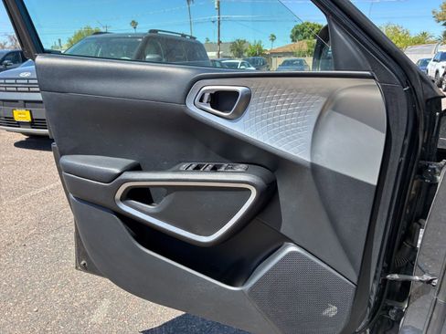 Used 2025 Kia Soul LX w/ LX Technology Package FWD image 18