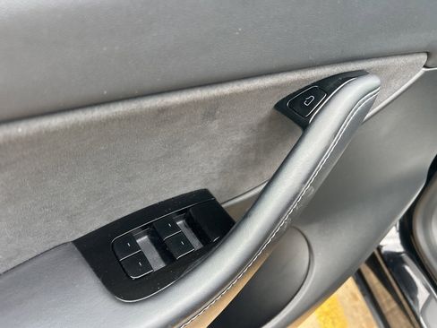 Used 2021 Tesla Model Y Long Range image 19