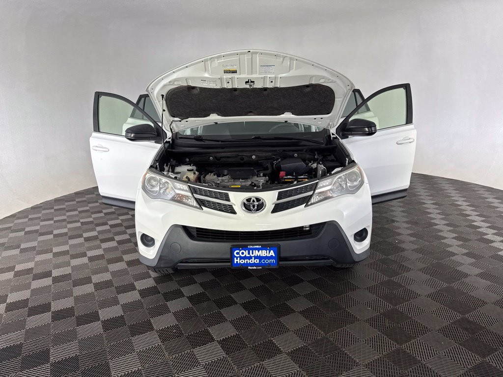 Used 2015 Toyota RAV4 LE AWD/4WD image 12