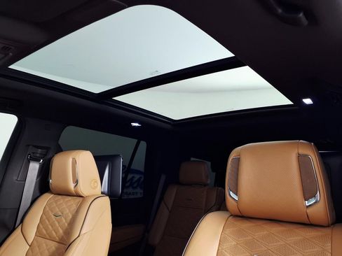 Used 2021 Cadillac Escalade Premium Luxury RWD image 15