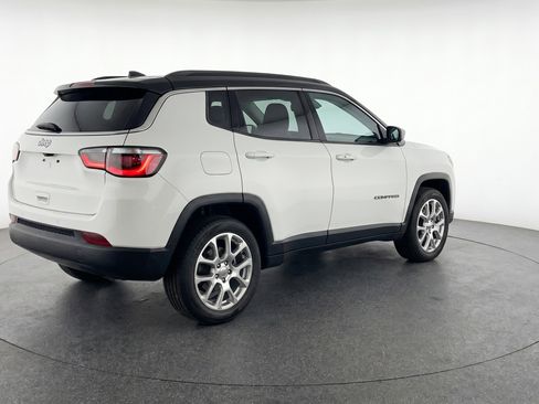 Used 2025 Jeep Compass Limited AWD/4WD image 9