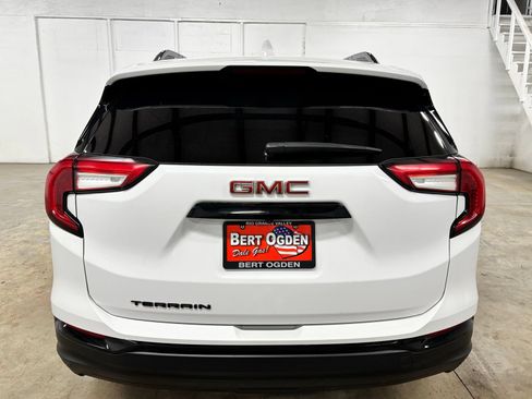 Used 2024 GMC Terrain SLE w/ Driver Convenience Package FWD image 6