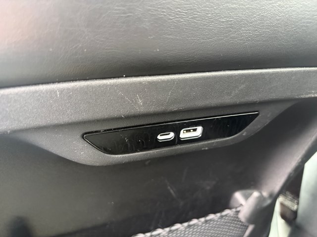 Used 2025 Chrysler Pacifica Limited FWD image 27