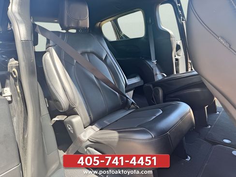 Used 2025 Chrysler Pacifica Select FWD image 23