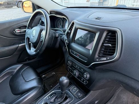 Used 2020 Jeep Cherokee Latitude Plus w/ Cold Weather Group image 3