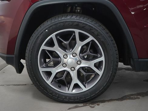 Used 2019 Jeep Grand Cherokee Limited image 26