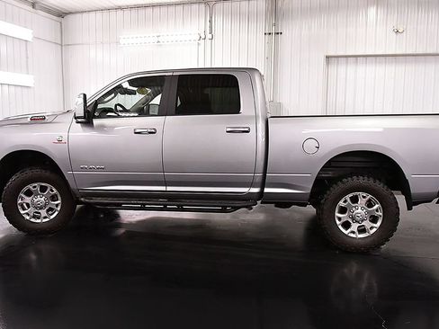 Used 2024 RAM 2500 Laramie AWD/4WD image 4