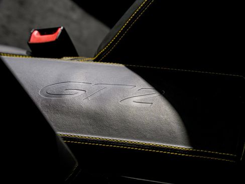 Used 2008 Porsche 911 GT2 RWD image 16