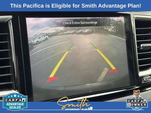 Used 2023 Chrysler Pacifica Touring-L image 16