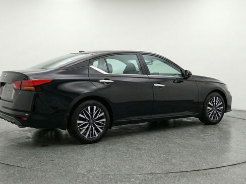 Used 2025 Nissan Altima 2.5 SV FWD image 9