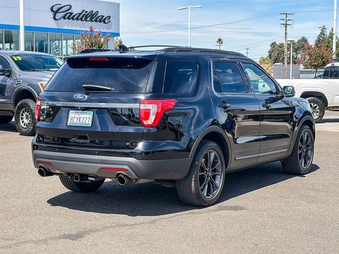 Used 2017 Ford Explorer XLT w/ Equipment Group 202A FWD image 4
