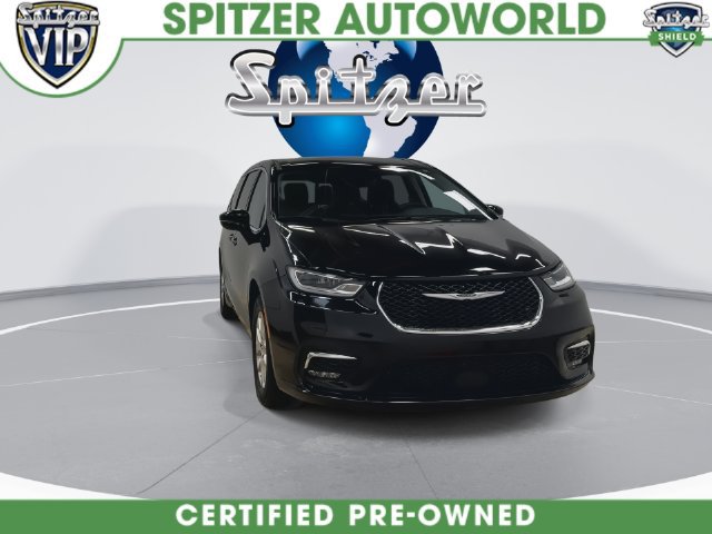 Used 2024 Chrysler Pacifica Touring-L FWD image 4
