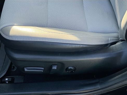 Used 2016 Toyota Camry SE image 19