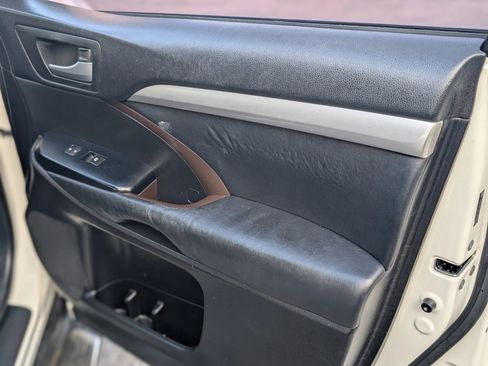 Used 2014 Toyota Highlander XLE FWD image 26