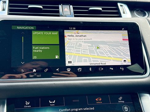 Used 2022 Land Rover Range Rover Sport SVR image 32