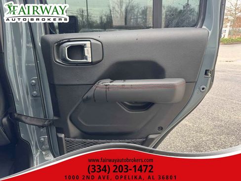 Used 2025 Jeep Gladiator Rubicon w/ Convenience Group AWD/4WD image 37