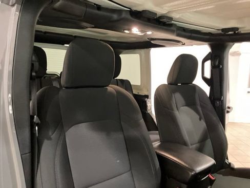 Used 2023 Jeep Wrangler Unlimited image 25