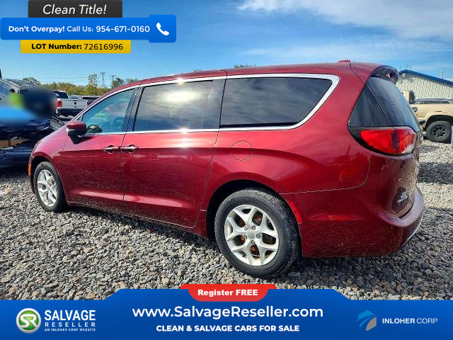 Used 2017 Chrysler Pacifica Touring Plus w/ Tire & Wheel Group FWD image 3