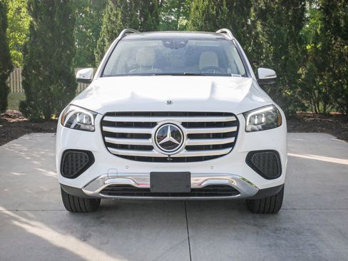 Used 2025 Mercedes-Benz GLS 450 4MATIC image 3