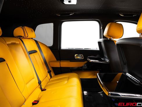 Used 2023 Rolls-Royce Cullinan AWD/4WD image 38