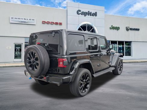 Used 2021 Jeep Wrangler Unlimited Sahara AWD/4WD image 4