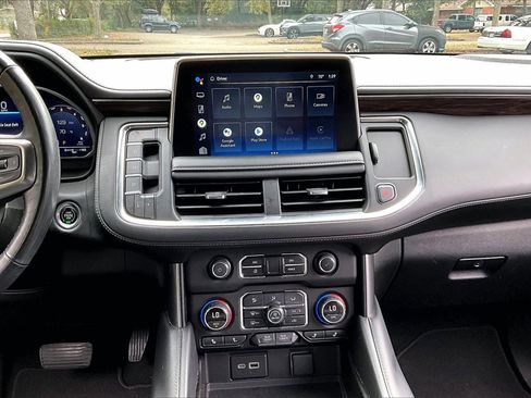 Used 2022 Chevrolet Tahoe Z71 w/ Luxury Package image 9