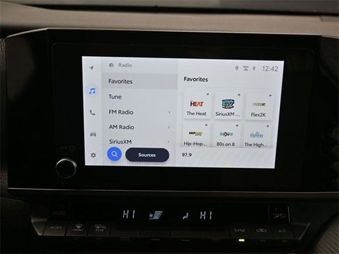 Used 2025 Toyota Camry SE w/ Convenience Package image 16