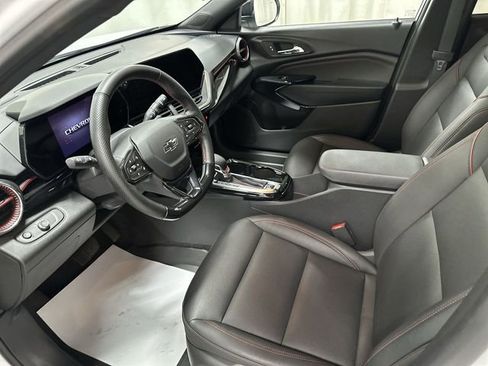 Used 2024 Chevrolet Trax RS w/ Sunroof Package image 14