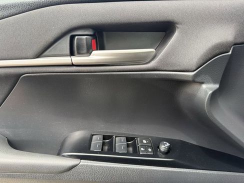 Used 2025 Toyota Camry SE FWD image 20