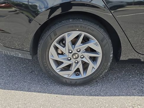 Used 2024 Hyundai Elantra SEL FWD image 5