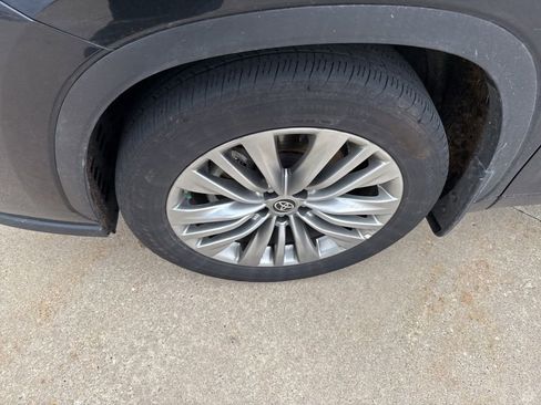 Used 2025 Toyota Highlander Platinum image 13