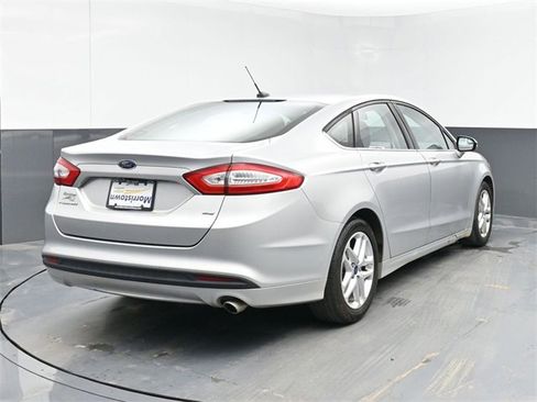 Used 2016 Ford Fusion SE image 16