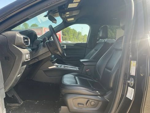 Used 2020 Ford Explorer XLT w/ Equipment Group 202A RWD image 7