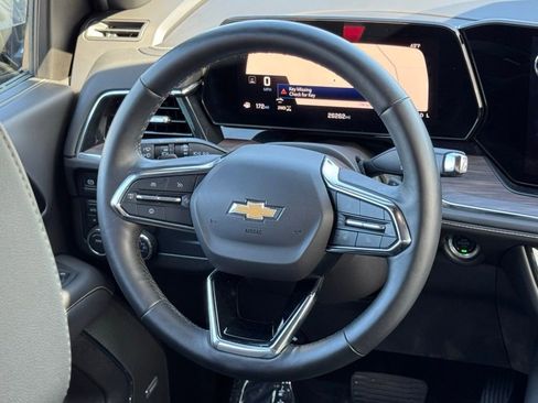 Used 2025 Chevrolet Suburban Premier image 29